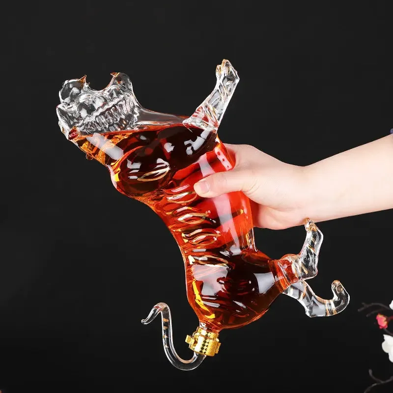 ハンサムな虎の形をした動物の鉛フリーガラスボトルワインデカン - Wine Beer Spirits のレビューと価格