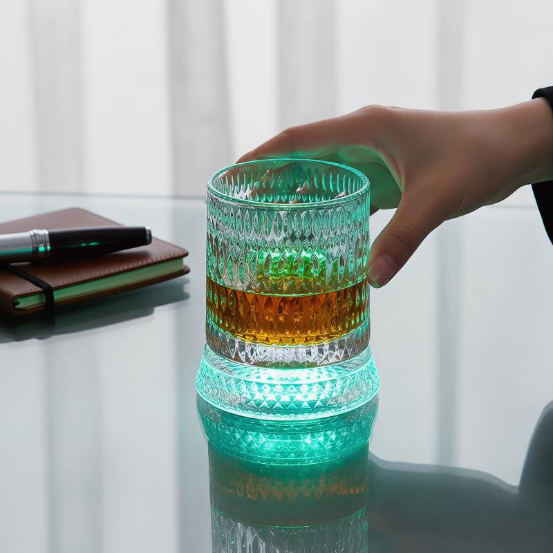 革新的な360 °   回転式ガラスカップとLEDベースで究 - Beer And Wine Experience のレビューと価格
